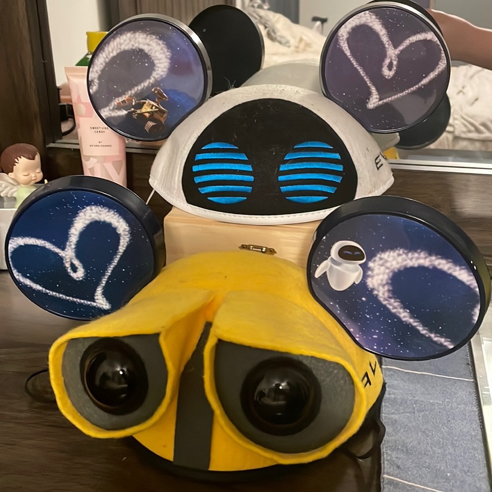 Discontinued DisneyWorld Park Walle and Eve Disney Adult Paid ears set